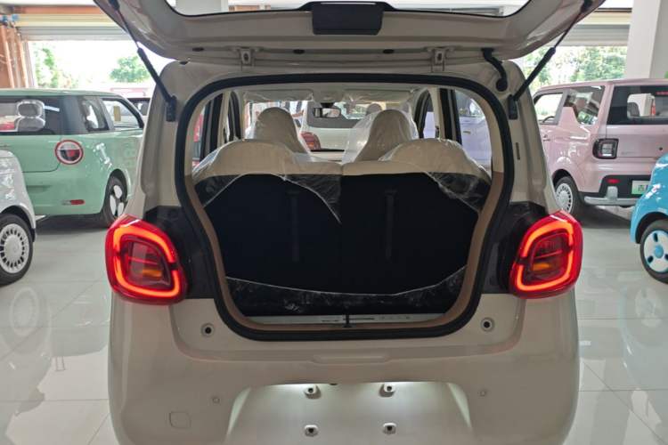 Used Wuling Hongguang MINIEV 2025 Four-Door Version Advanced Edition Trunk
