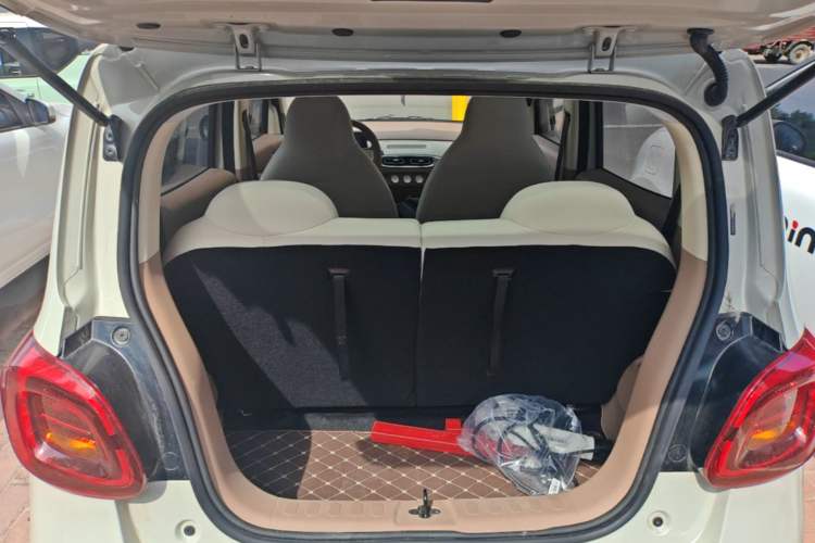 Used Wuling Hongguang MINIEV 2025 Four-Door Version Advanced Edition Trunk