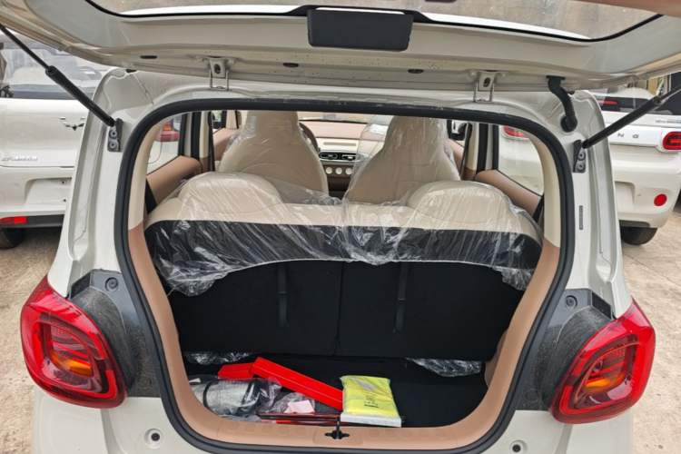 Used Wuling Hongguang MINIEV 2025 Four-Door Version Advanced Edition Trunk