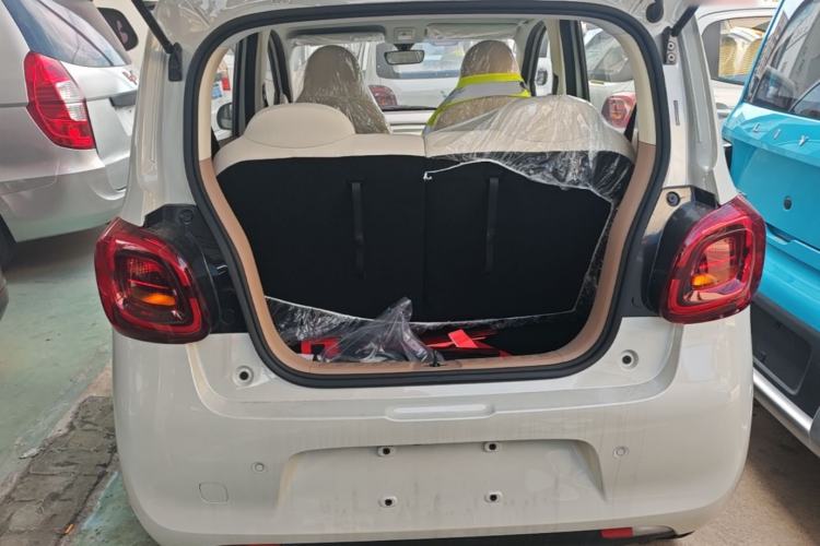 Used Wuling Hongguang MINIEV 2025 Four-Door Version Advanced Edition Trunk