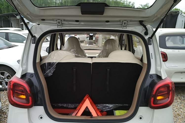 Used Wuling Hongguang MINIEV 2025 Four-Door Version Advanced Edition Trunk