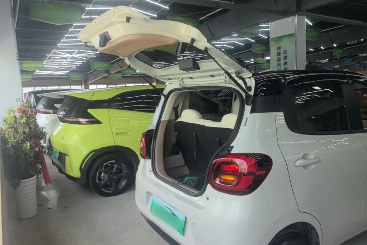 Used Wuling Hongguang MINIEV 2025 Four-Door Version Zhenxiang+ Edition Trunk