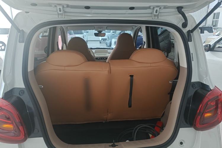 Used Wuling Hongguang MINIEV 2025 Four-Door Version Advanced Edition Trunk