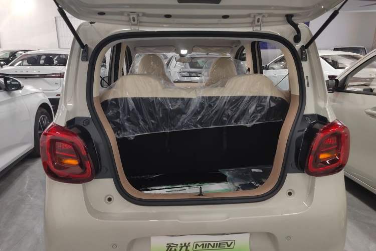 Used Wuling Hongguang MINIEV 2025 Four-Door Version Advanced Edition Trunk