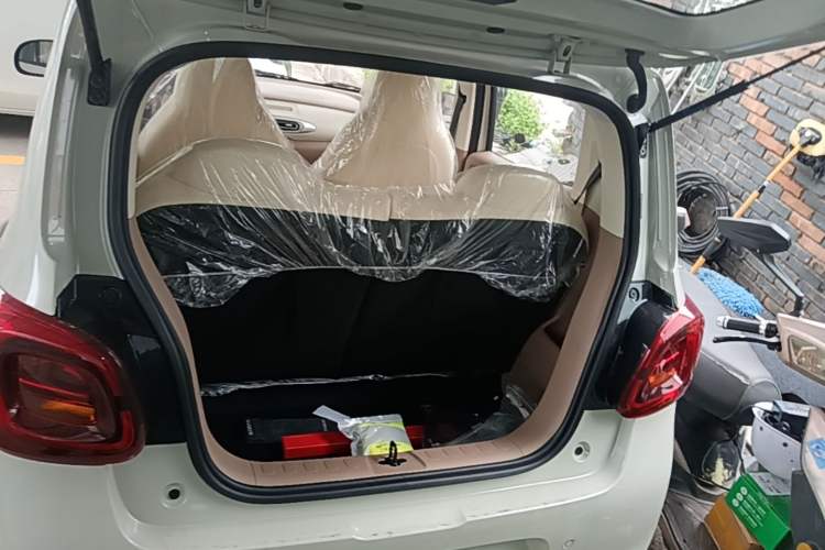 Used Wuling Hongguang MINIEV 2025 Four-Door Version Advanced Edition Trunk