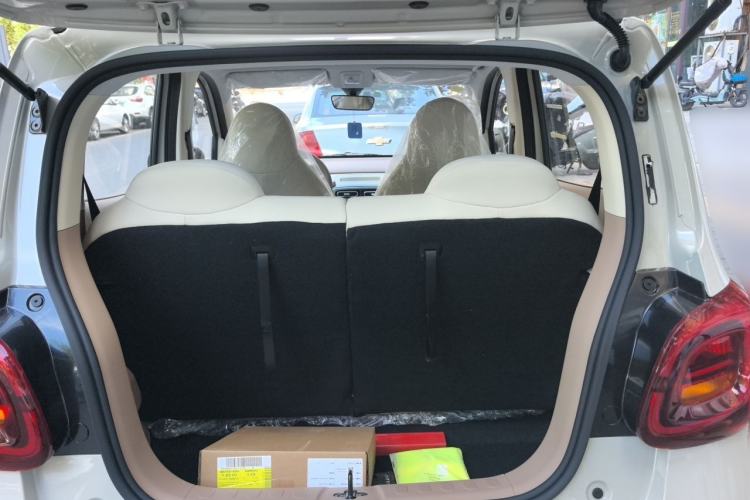 Used Wuling Hongguang MINIEV 2025 Four-Door Version Advanced Edition Trunk