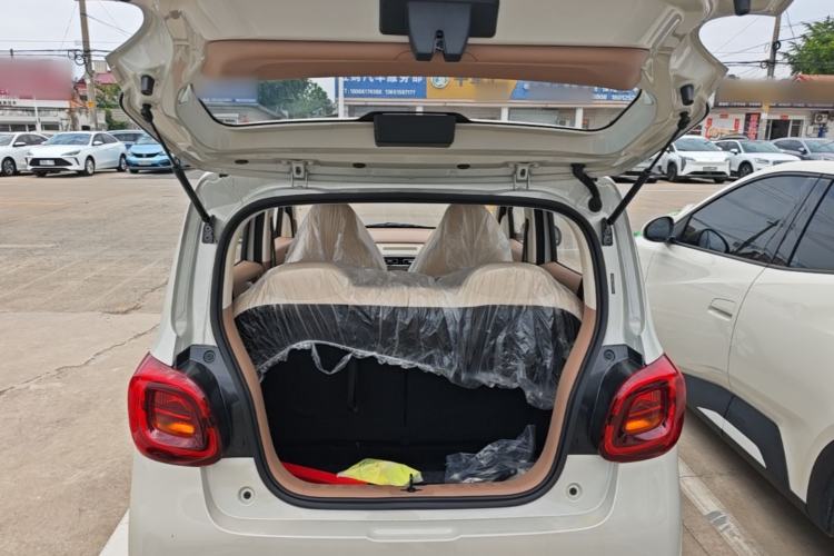 Used Wuling Hongguang MINIEV 2025 Four-Door Version Advanced Edition Trunk