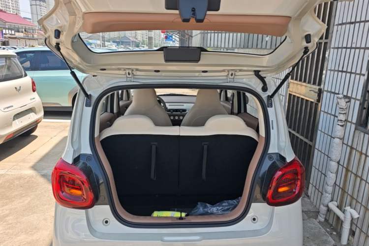 Used Wuling Hongguang MINIEV 2025 Four-Door Version Advanced Edition Trunk