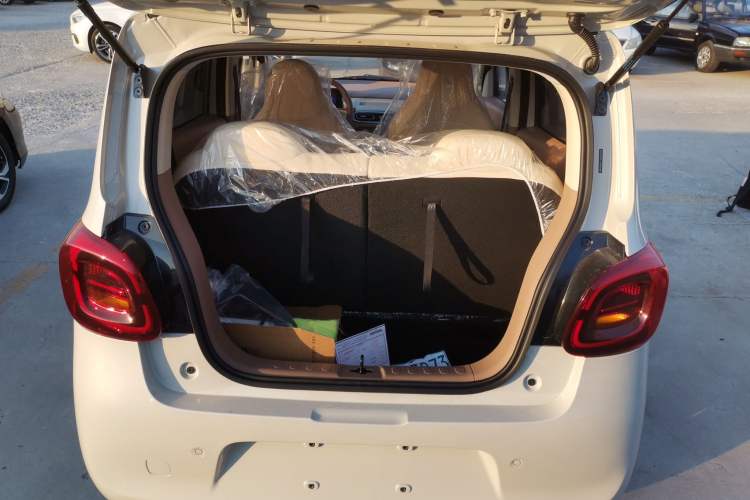Used Wuling Hongguang MINIEV 2025 Four-Door Version Advanced Edition Trunk