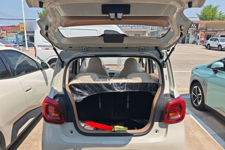 Used Wuling Hongguang MINIEV 2025 Four-Door Version Advanced Edition Trunk
