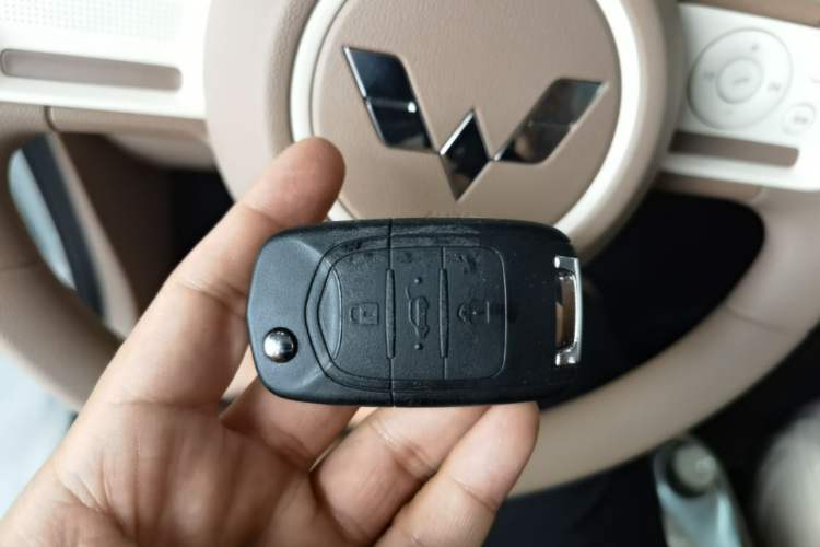 Used Wuling Hongguang MINIEV 2025 Four-Door Version Advanced Edition Vehicle Key
