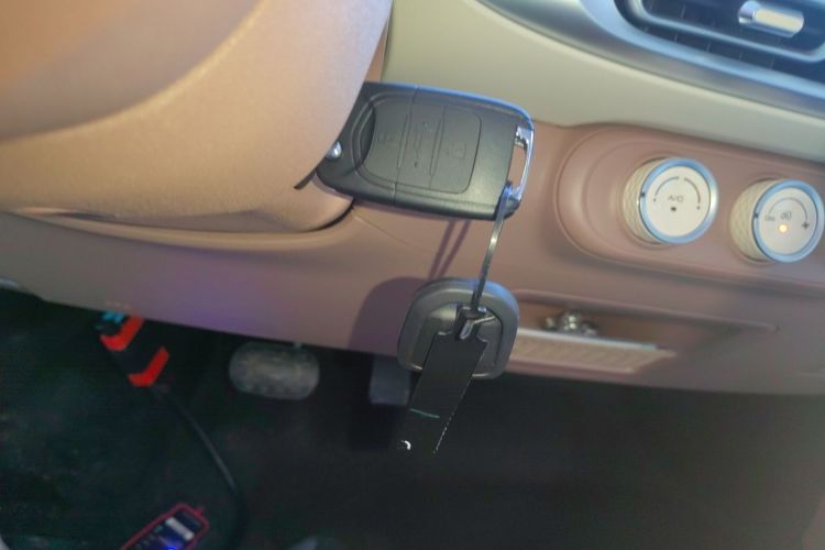 Used Wuling Hongguang MINIEV 2025 Four-Door Version Advanced Edition Vehicle Key