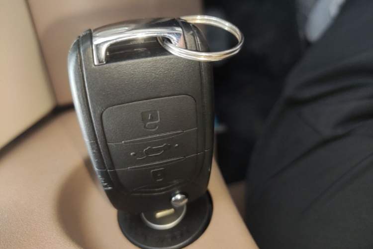 Used Wuling Hongguang MINIEV 2025 Four-Door Version Advanced Edition Vehicle Key