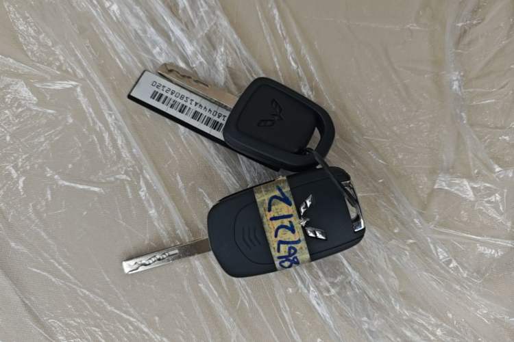 Used Wuling Hongguang MINIEV 2025 Four-Door Version Advanced Edition Vehicle Key