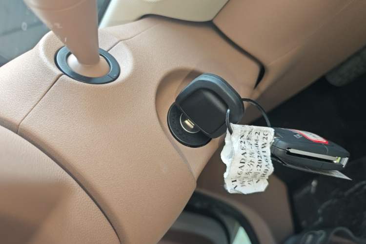 Used Wuling Hongguang MINIEV 2025 Four-Door Version Advanced Edition Vehicle Key