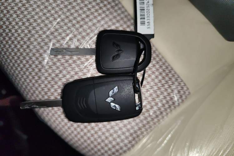 Used Wuling Hongguang MINIEV 2025 Four-Door Version Advanced Edition Vehicle Key