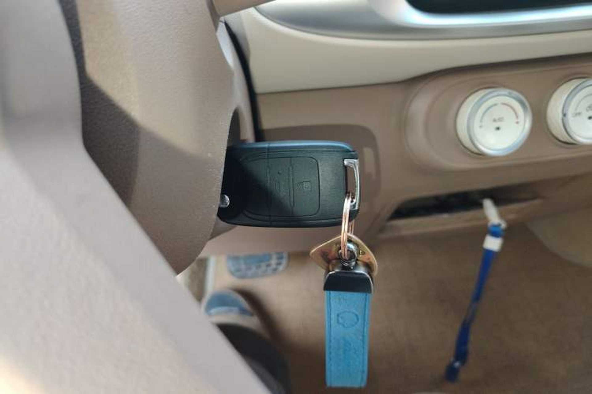 Used Wuling Hongguang MINIEV 2025 Four-Door Version Advanced Edition Vehicle Key