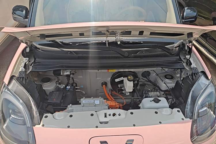 Used Wuling Hongguang MINIEV 2025 Four-Door Version Advanced Edition Engine Bay