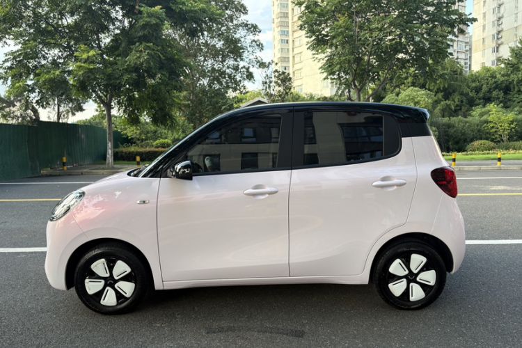 Used Wuling Hongguang MINIEV 2025 Four-Door Version Zhenxiang+ Edition Exterior 3