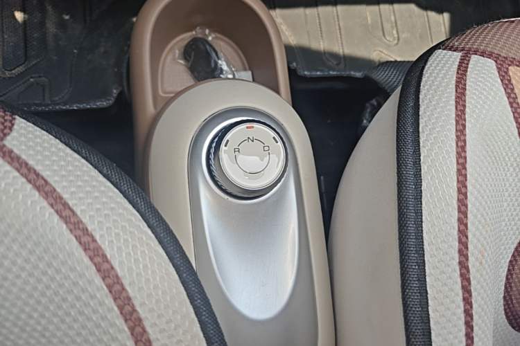 Used Wuling Hongguang MINIEV 2025 Four-Door Version Advanced Edition Gear Lever