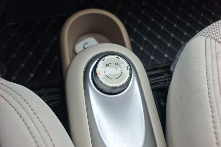 Used Wuling Hongguang MINIEV 2025 Four-Door Version Premium Edition Gear Lever