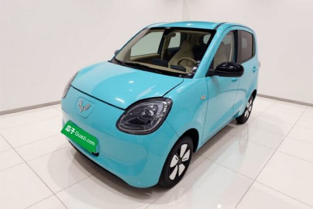 Ojetý Wuling Hongguang MINIEV 2025 Four-Door Version Premium Edition