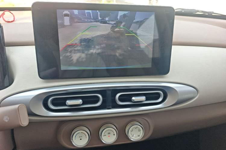 Used Wuling Hongguang MINIEV 2025 Four-Door Version Premium Edition Audio And AC Panel