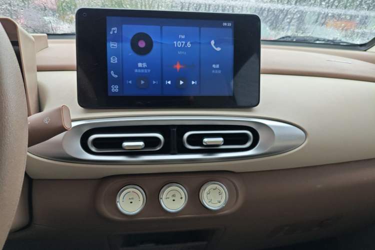 Used Wuling Hongguang MINIEV 2025 Four-Door Version Premium Edition Audio And AC Panel