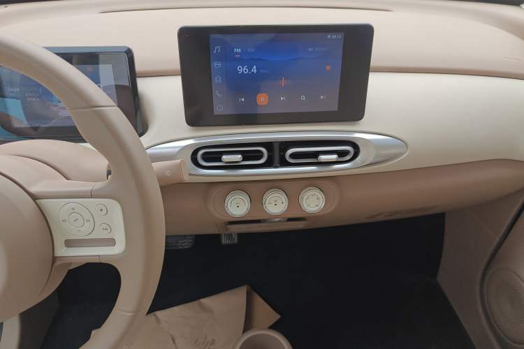 Used Wuling Hongguang MINIEV 2025 Four-Door Version Premium Edition Audio And AC Panel