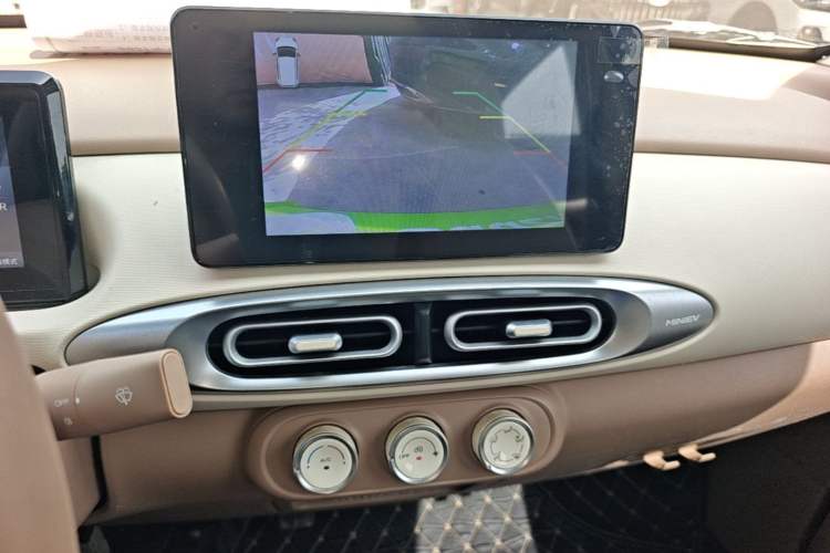 Used Wuling Hongguang MINIEV 2025 Four-Door Version Premium Edition Audio And AC Panel