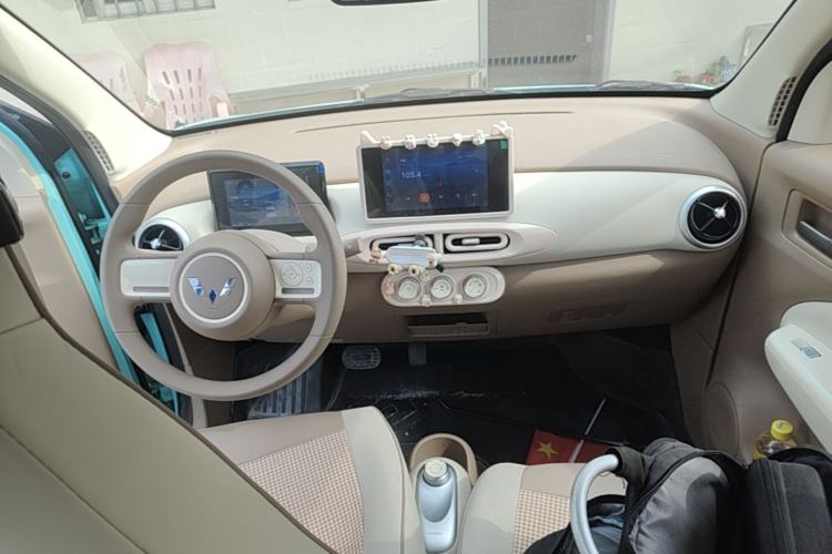 Used Wuling Hongguang MINIEV 2025 Four-Door Version Premium Edition Center Console