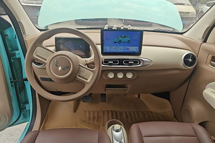 Used Wuling Hongguang MINIEV 2025 Four-Door Version Advanced Edition Center Console
