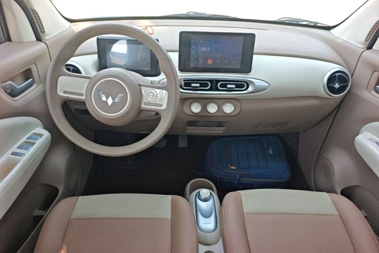 Used Wuling Hongguang MINIEV 2025 Four-Door Version Premium Edition Center Console