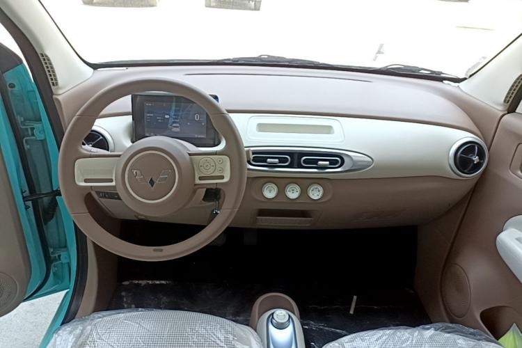 Used Wuling Hongguang MINIEV 2025 Four-Door Version Advanced Edition Center Console