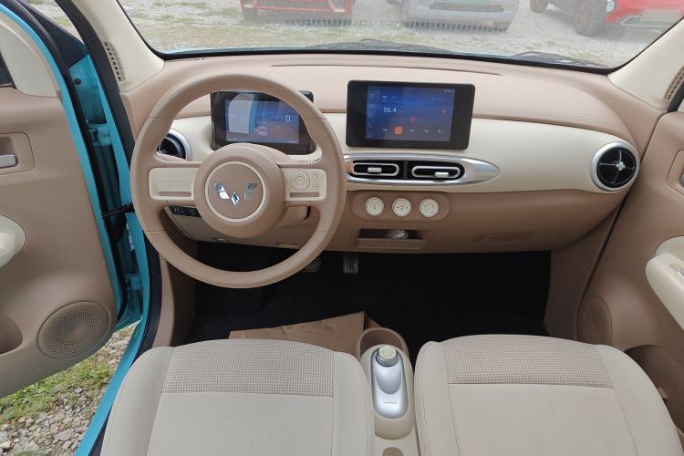 Used Wuling Hongguang MINIEV 2025 Four-Door Version Premium Edition Center Console