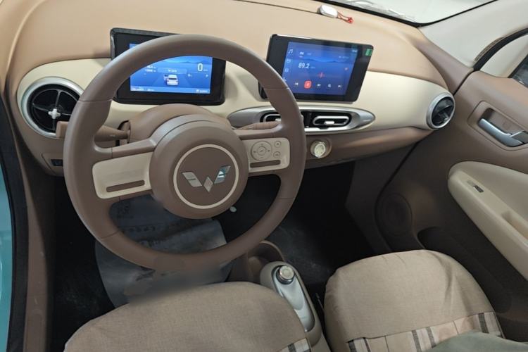 Used Wuling Hongguang MINIEV 2025 Four-Door Version Premium Edition Center Console