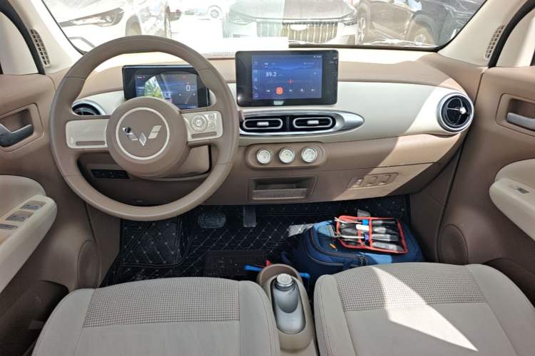 Used Wuling Hongguang MINIEV 2025 Four-Door Version Premium Edition Center Console