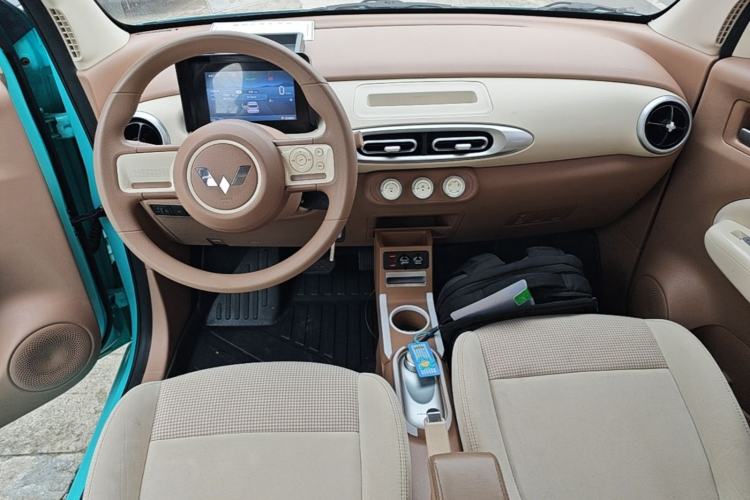 Used Wuling Hongguang MINIEV 2025 Four-Door Version Advanced Edition Center Console