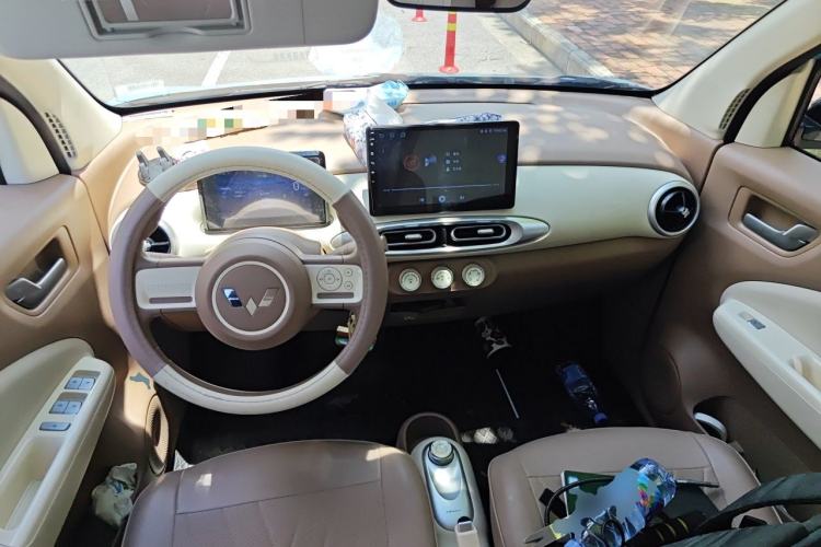 Used Wuling Hongguang MINIEV 2025 Four-Door Version Advanced Edition Center Console