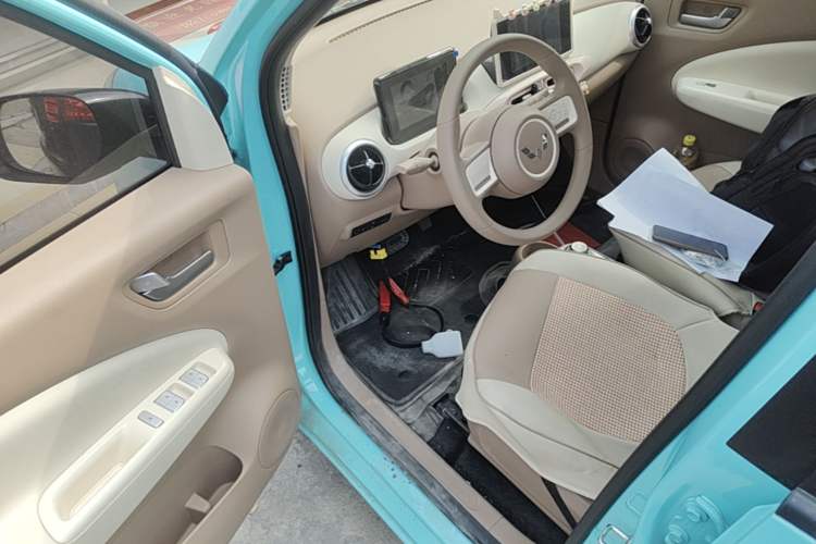 Used Wuling Hongguang MINIEV 2025 Four-Door Version Premium Edition Driver Seat