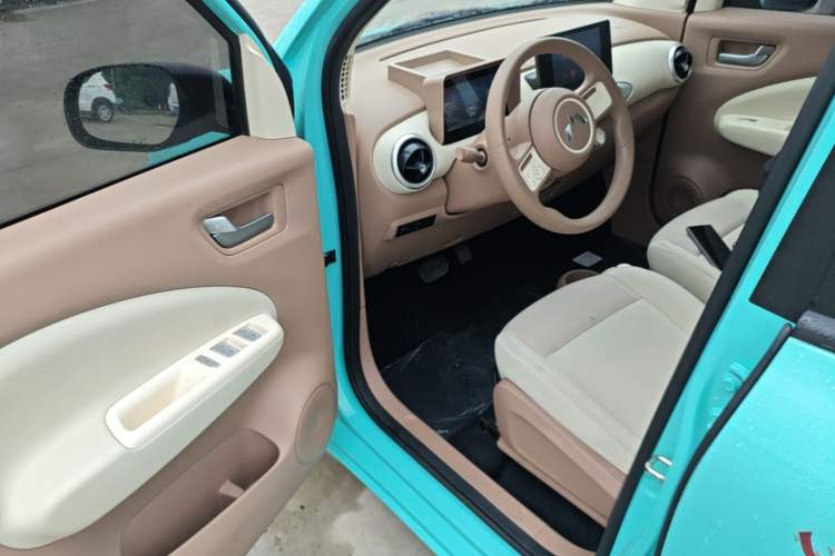 Used Wuling Hongguang MINIEV 2025 Four-Door Version Premium Edition Driver Seat