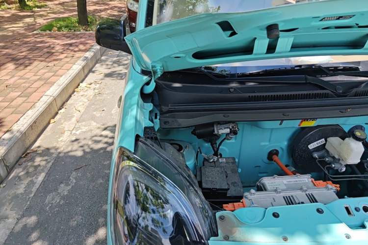 Used Wuling Hongguang MINIEV 2025 Four-Door Version Advanced Edition Engine Bay Right