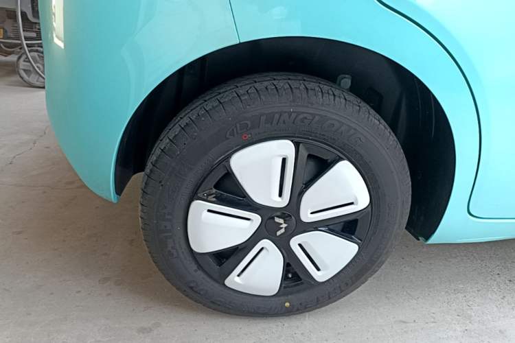 Used Wuling Hongguang MINIEV 2025 Four-Door Version Advanced Edition Exterior 5