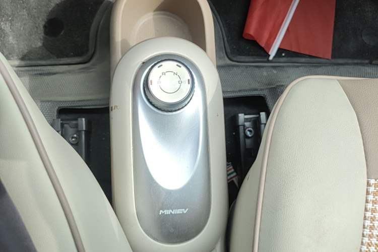 Used Wuling Hongguang MINIEV 2025 Four-Door Version Premium Edition Gear Lever