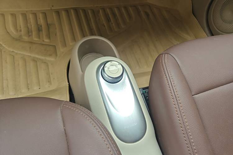 Used Wuling Hongguang MINIEV 2025 Four-Door Version Advanced Edition Gear Lever