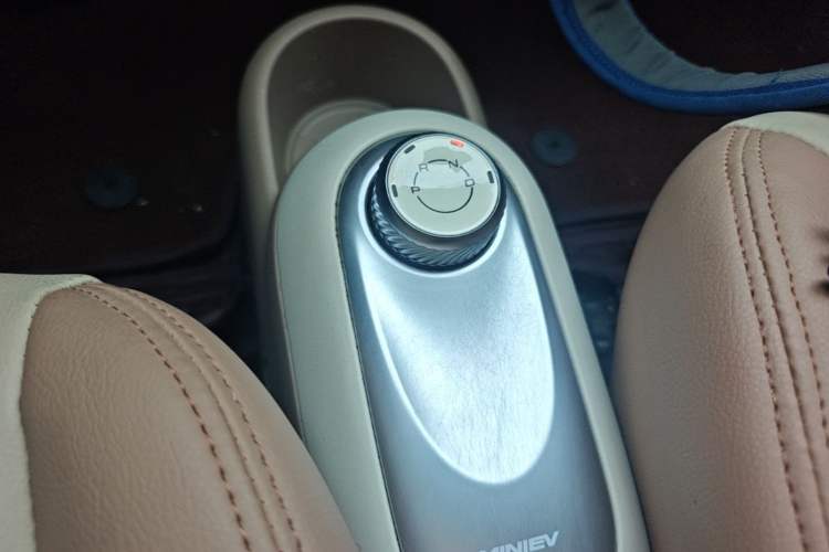 Used Wuling Hongguang MINIEV 2025 Four-Door Version Premium Edition Gear Lever
