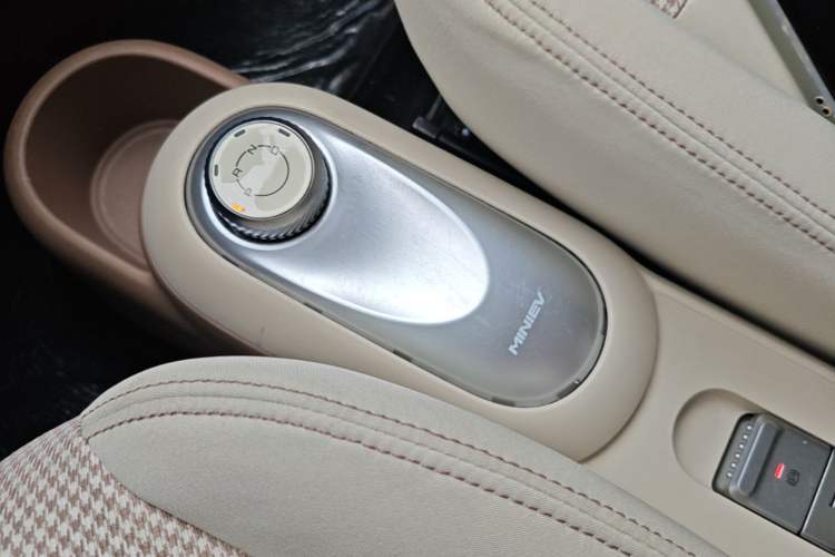 Used Wuling Hongguang MINIEV 2025 Four-Door Version Premium Edition Gear Lever