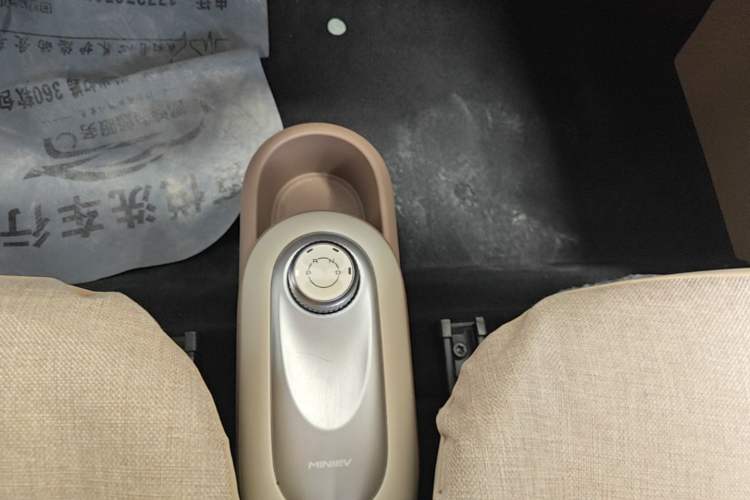 Used Wuling Hongguang MINIEV 2025 Four-Door Version Premium Edition Gear Lever
