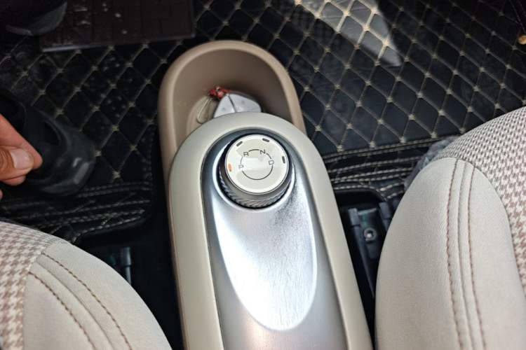 Used Wuling Hongguang MINIEV 2025 Four-Door Version Premium Edition Gear Lever