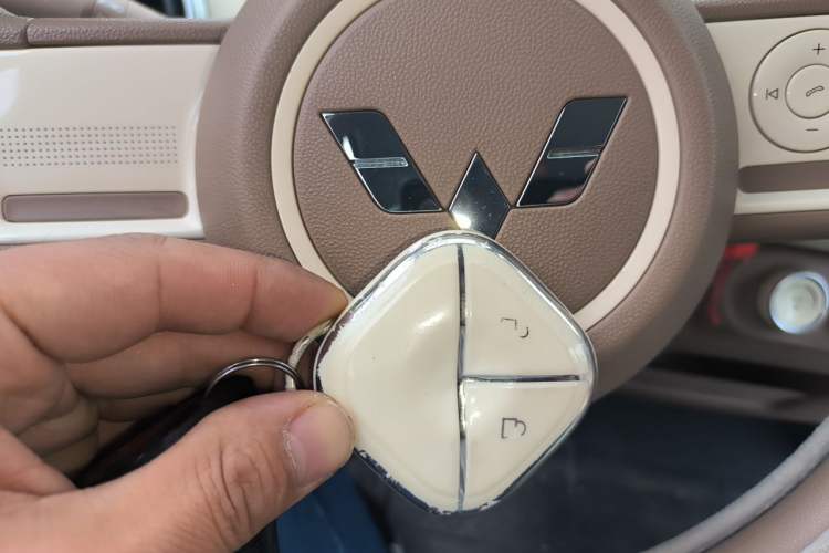 Used Wuling Hongguang MINIEV 2025 Four-Door Version Premium Edition Interior 1